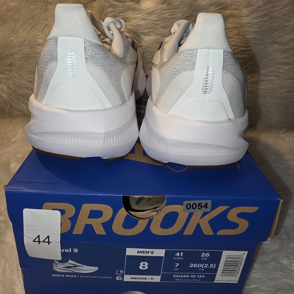 Brooks Revel 9 Running Shoes Men's 8 D White Grey Black 1104991D135 - Picture 5 of 9